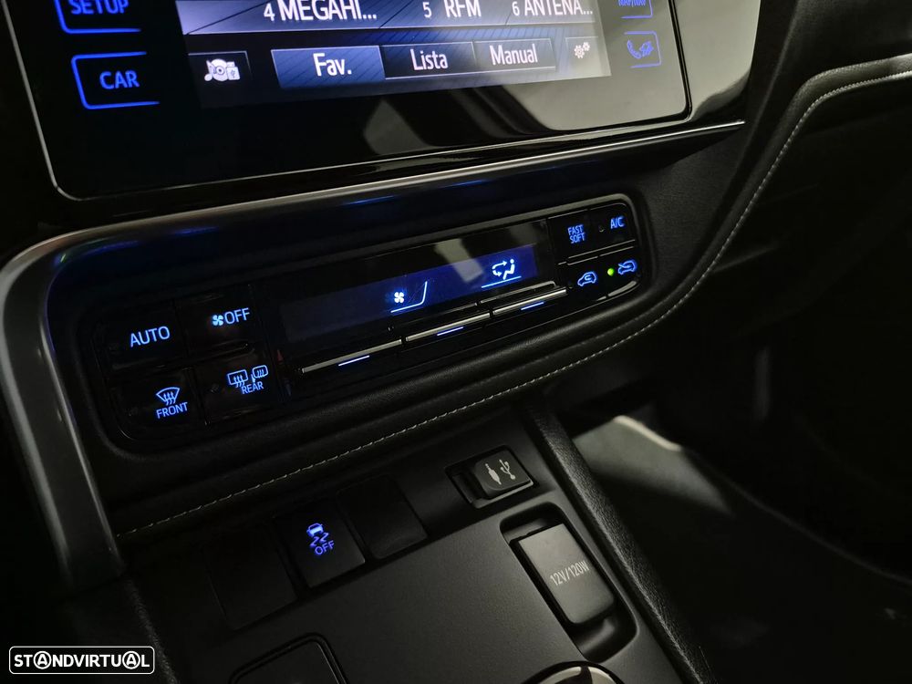 Toyota Auris Touring Sports 1.8 HSD Comfort +P.Techno+P.Sport - 14