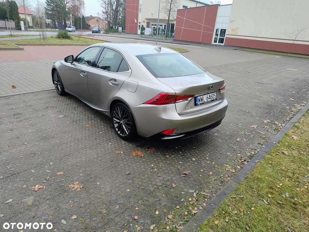 Lexus IS Luxury Line - 4