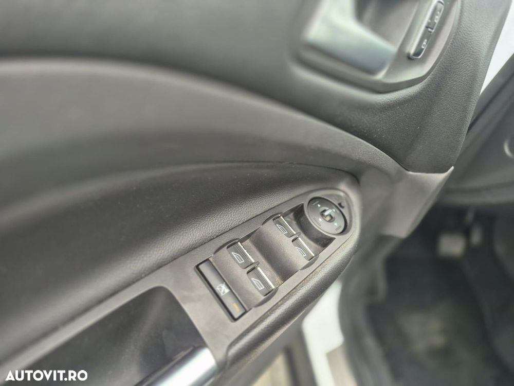 Ford Kuga - 11