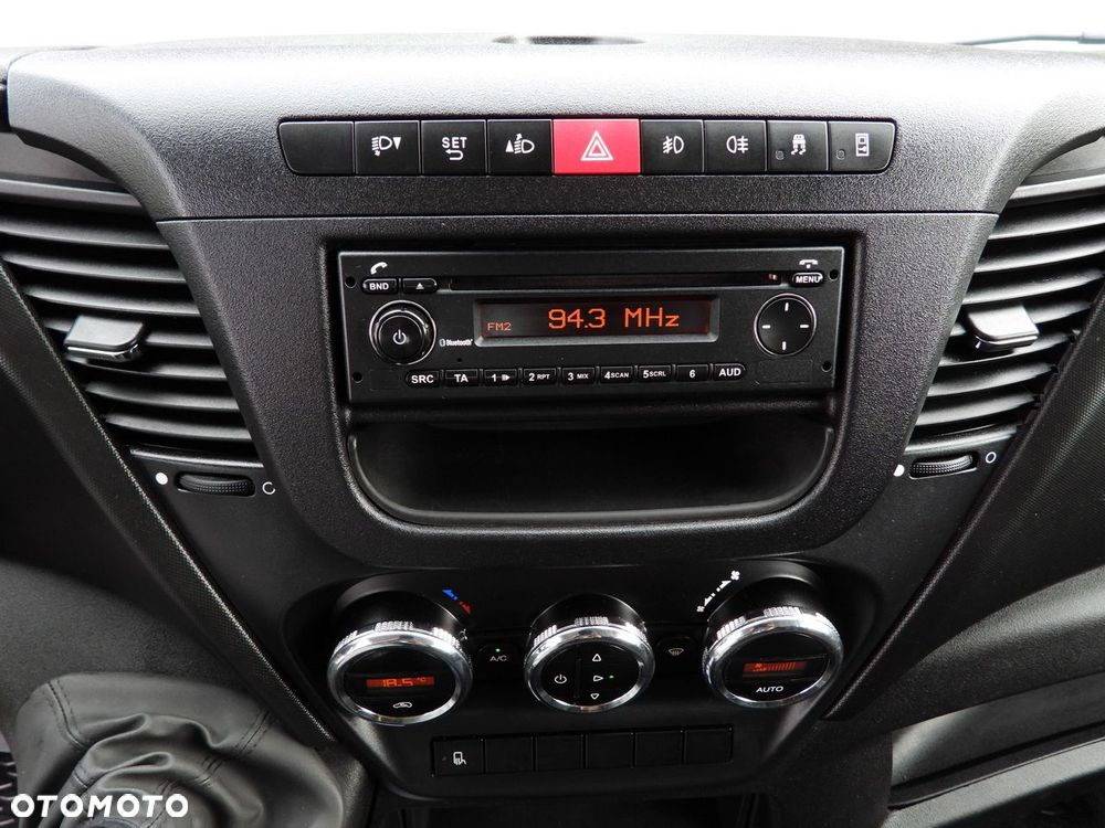 Iveco DAILY 35C17 SKRZYNIA PODWÓJNA KABINA DOKA 7 MIEJSC TEMPOMAT BLIŹNIACZE KOŁA KLIMATYZACJA  170KM - 33