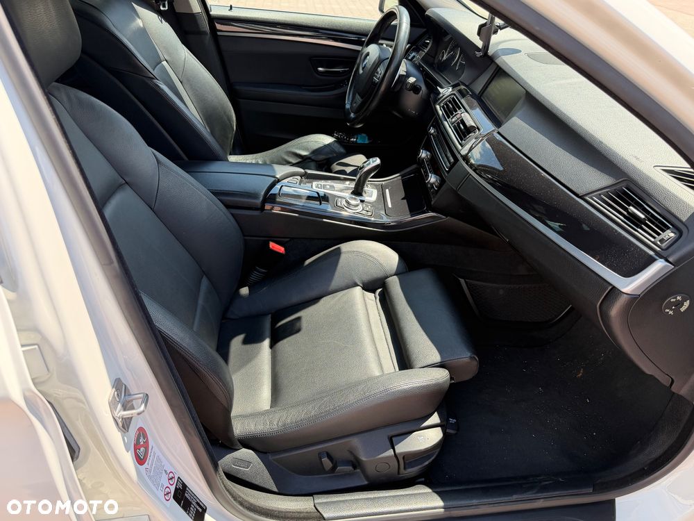 BMW Seria 5 528i Luxury Line - 15