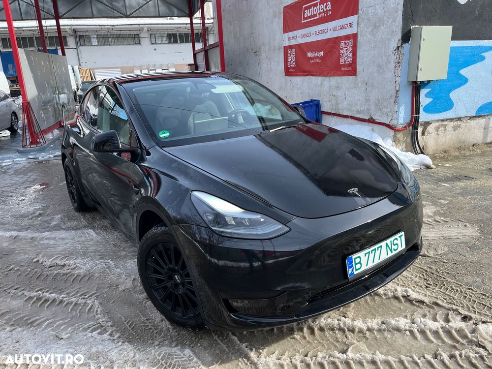 Tesla Model Y - 1