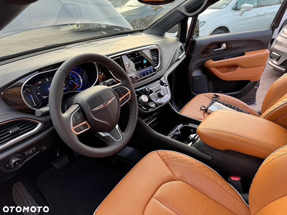 Chrysler Pacifica - 24