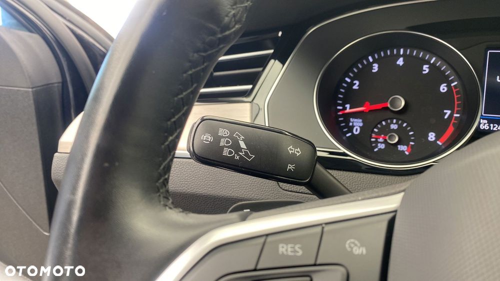 Volkswagen Passat - 25