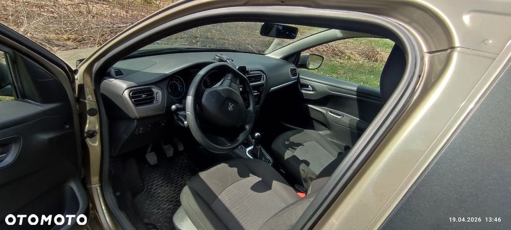 Peugeot 301 1.2 Pure Tech Access - 12