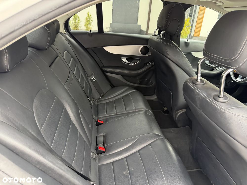Mercedes-Benz Klasa C 200 7G-TRONIC Exclusive - 24