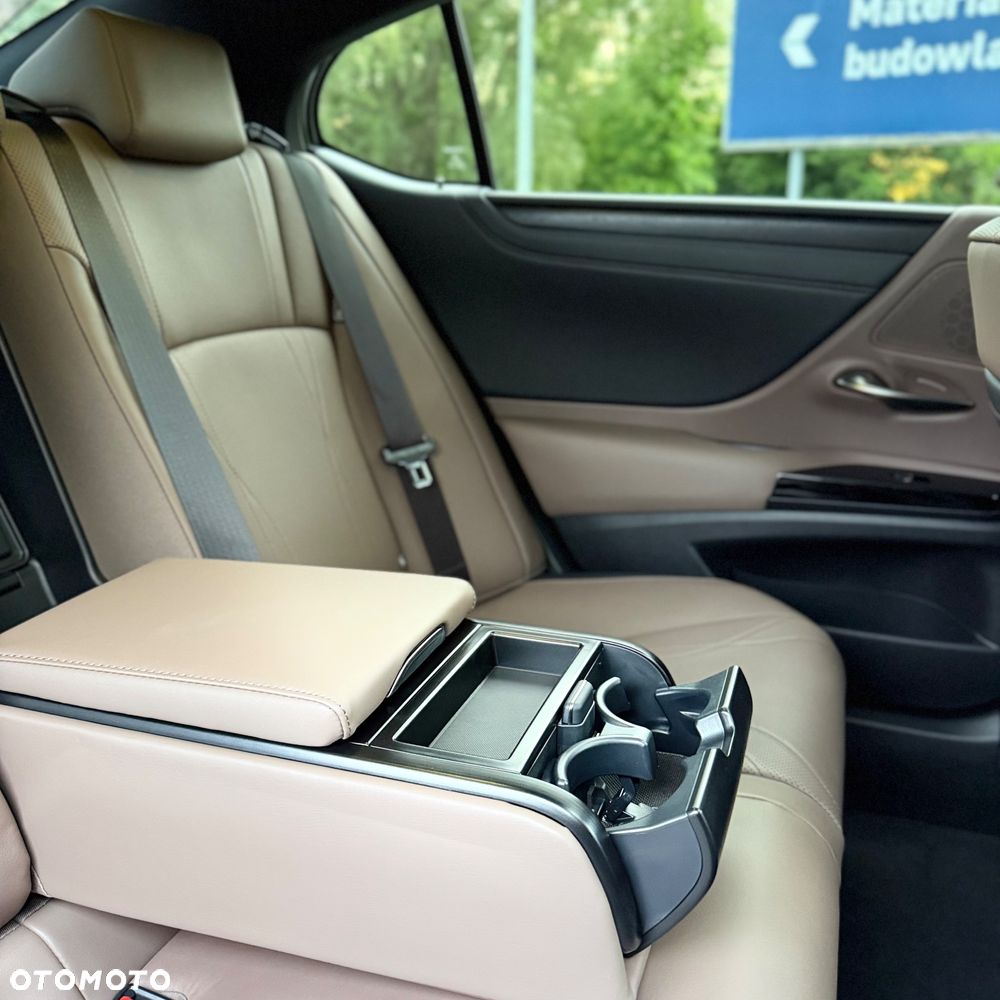 Lexus ES 300h Prestige - 17