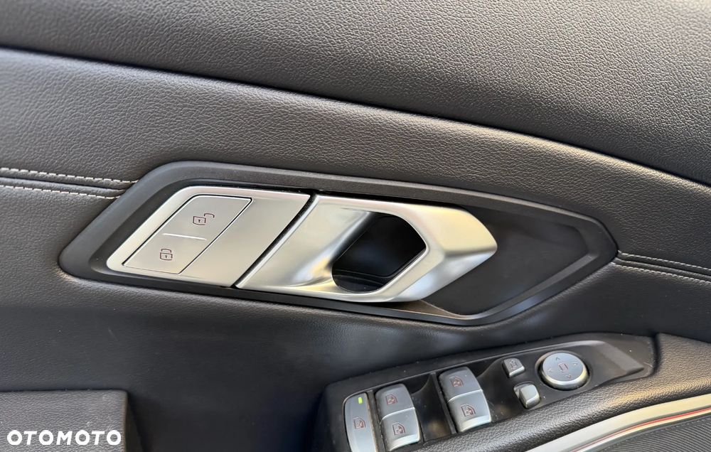 BMW Seria 3 318d Edition Luxury Line Purity - 16