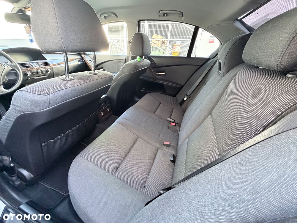 BMW Seria 5 523i - 18