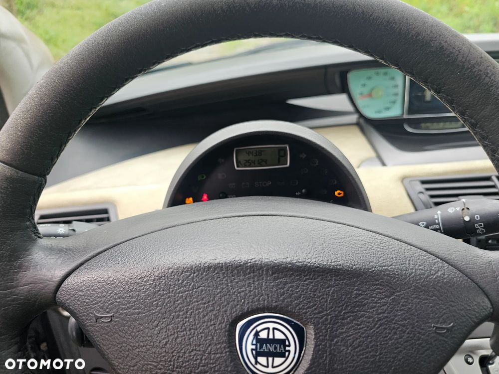Lancia Phedra 3.0 24V Emblema - 15