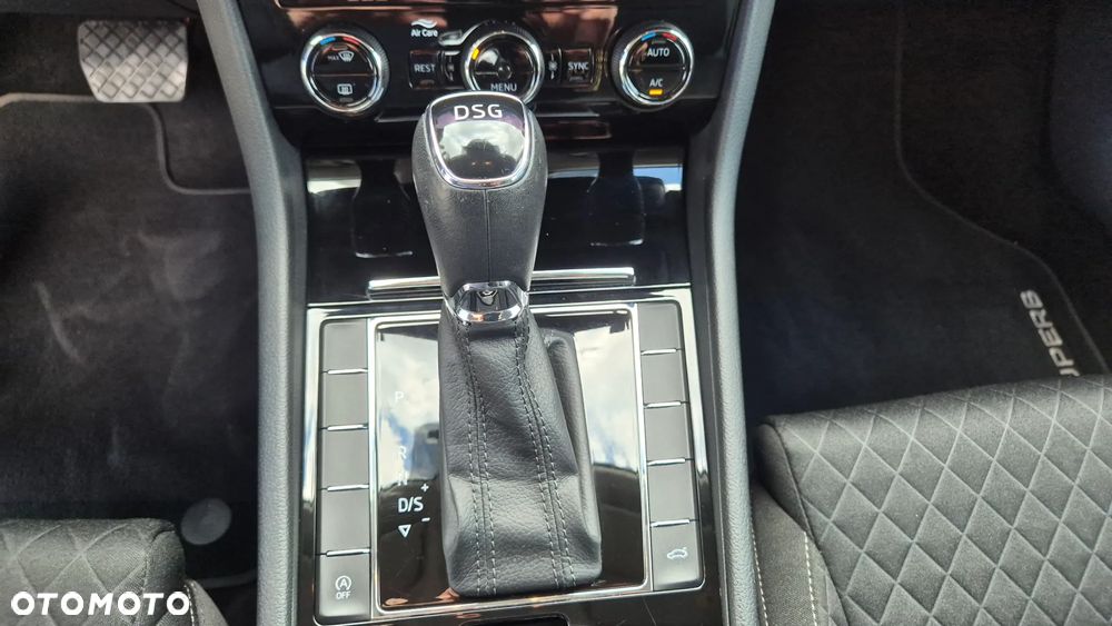 Skoda Superb 2.0 TDI DSG Sportline - 25