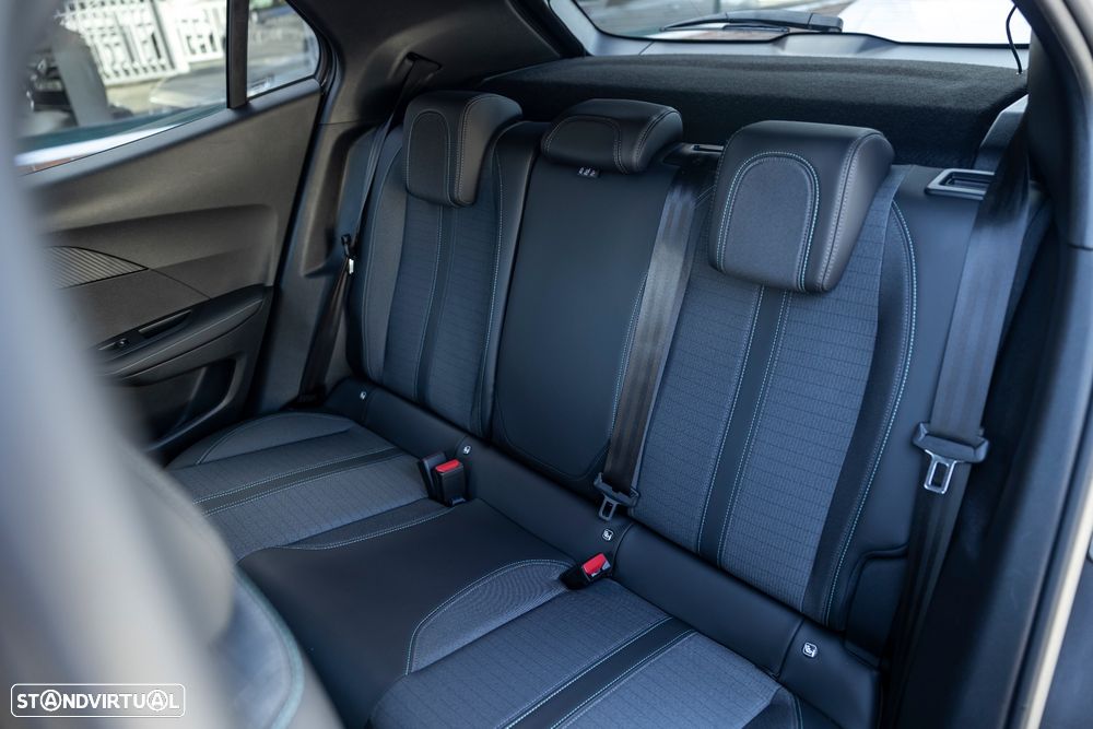 Peugeot 2008 1.2 PureTech Allure Pack EAT8 - 22