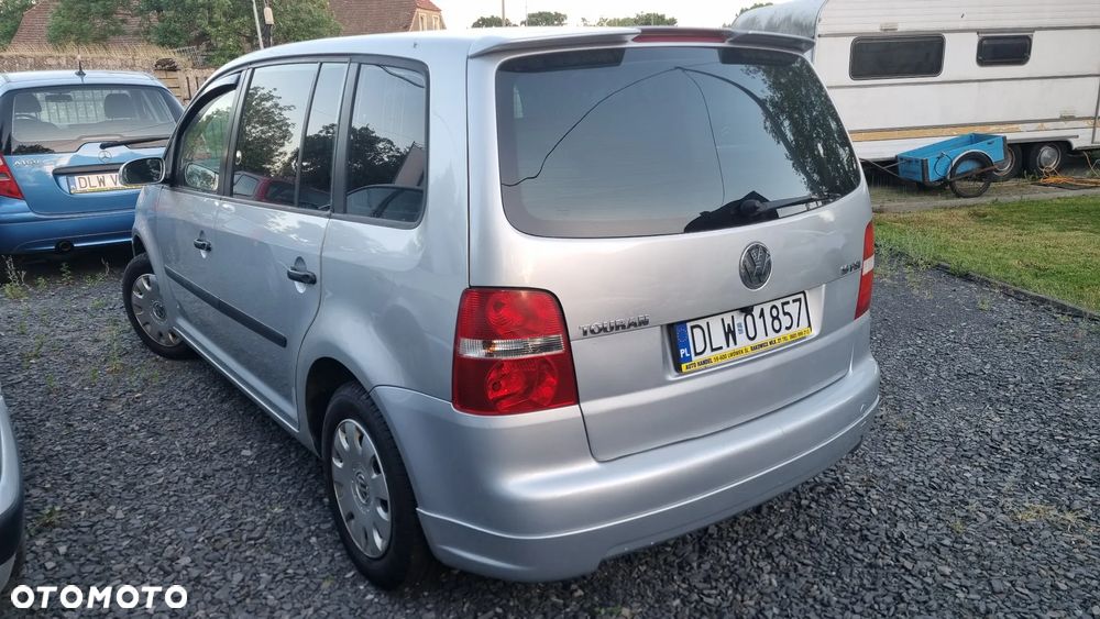 Volkswagen Touran 1.6 FSI - 2