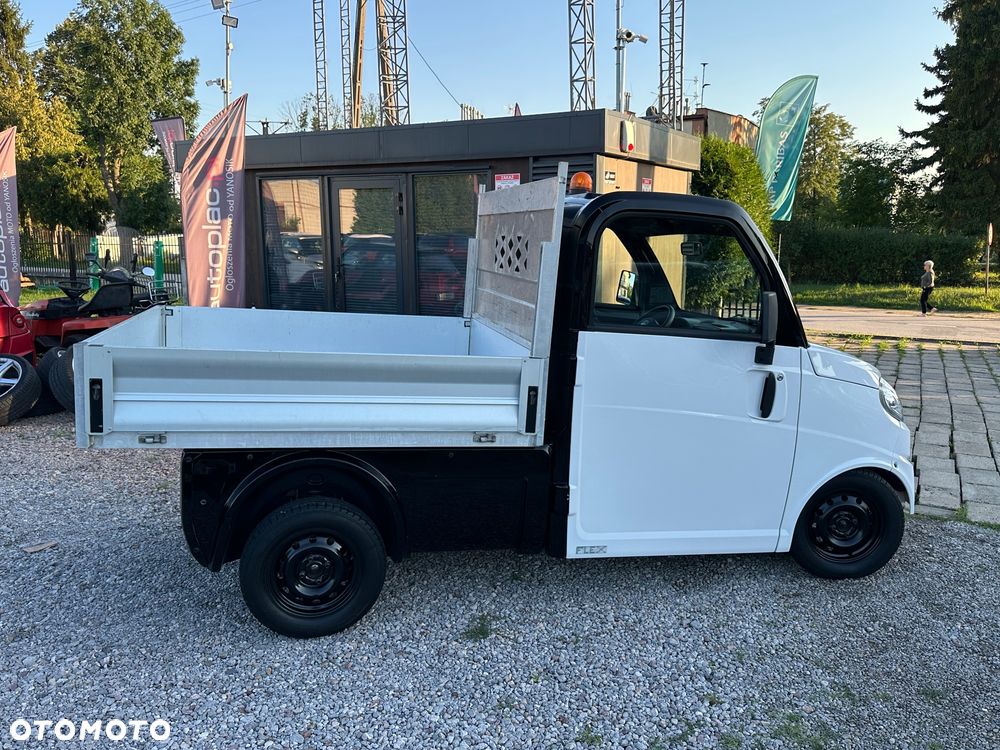 Microcar M.GO - 8