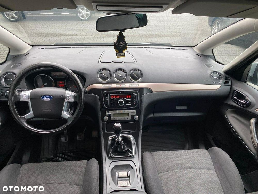 Ford S-Max - 11