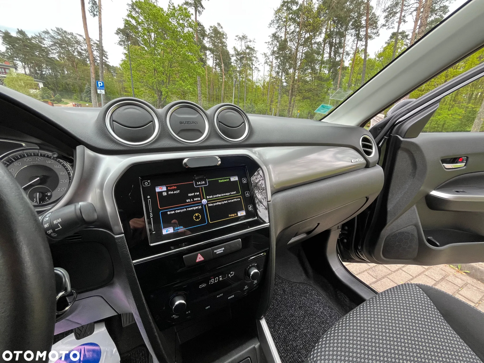 Suzuki Vitara 1.0 Boosterjet Premium 4WD - 29