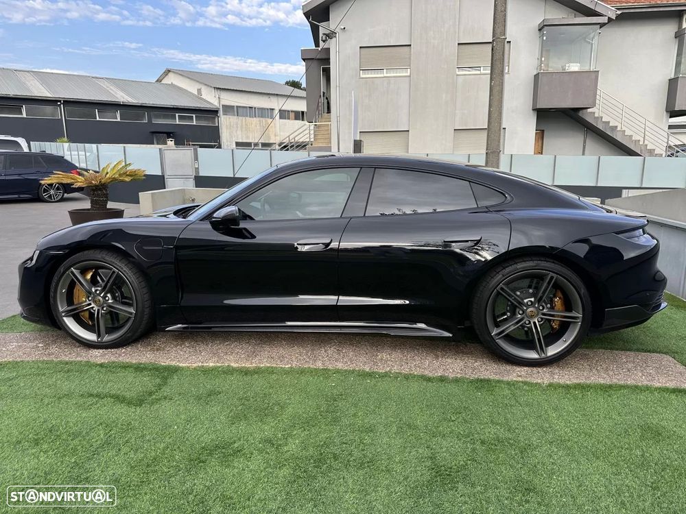 Porsche Taycan Turbo S — fotografia 18