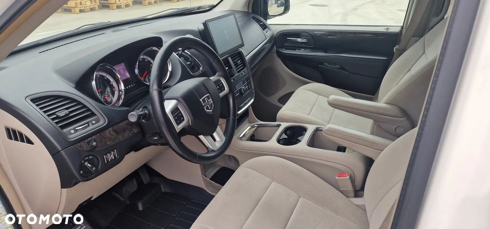 Dodge Grand Caravan 3.6 R/T - 11