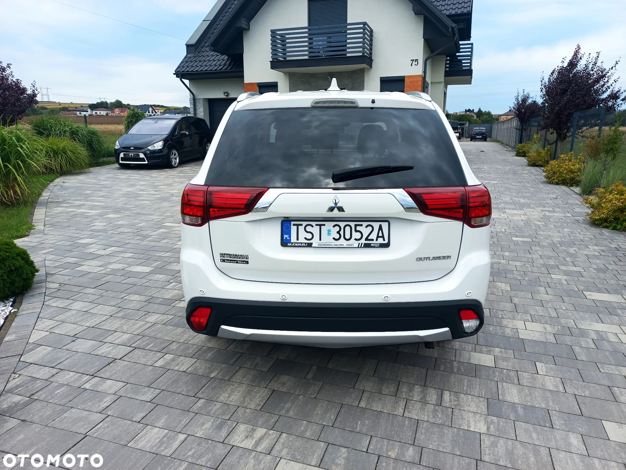 Mitsubishi Outlander 2.0 Intense + Navi 4WD CVT - 27