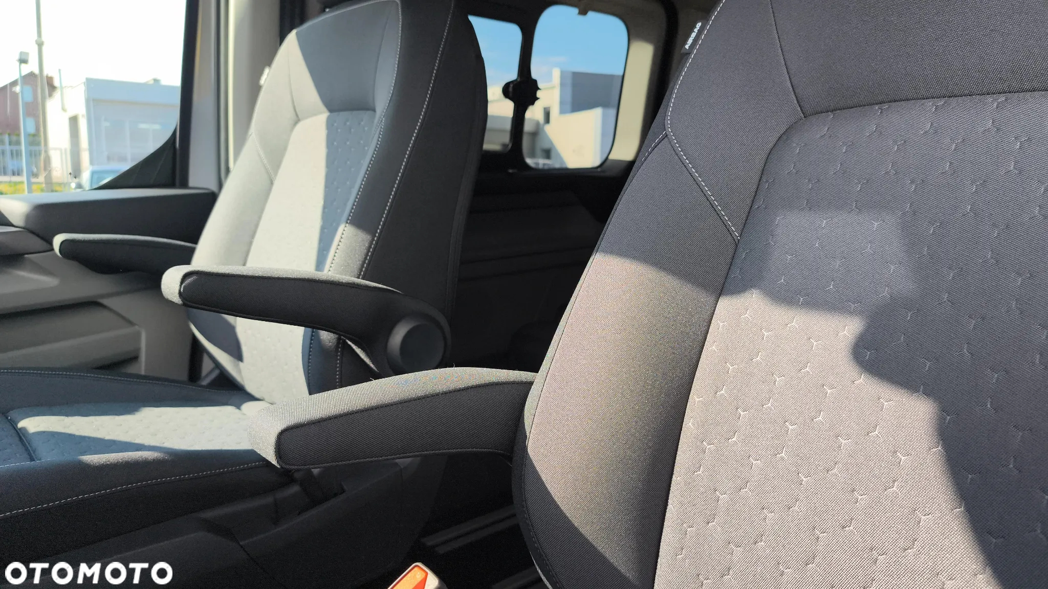 Ford Tourneo Custom 2.0 EcoBlue 320 L2 Titanium - 24