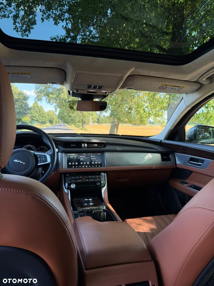 Jaguar XF 20d Prestige - 22