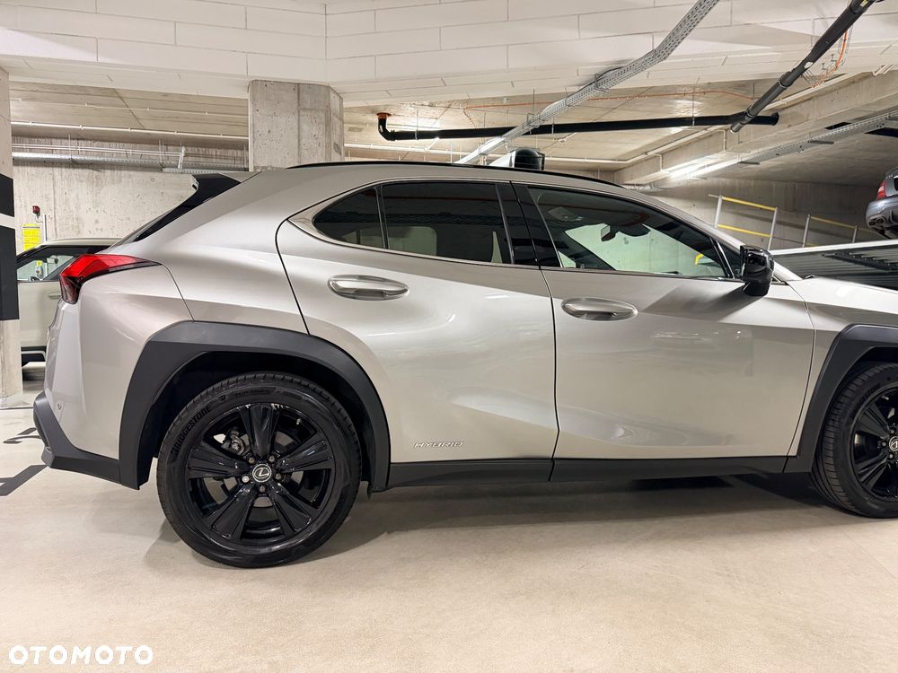 Lexus UX - 8