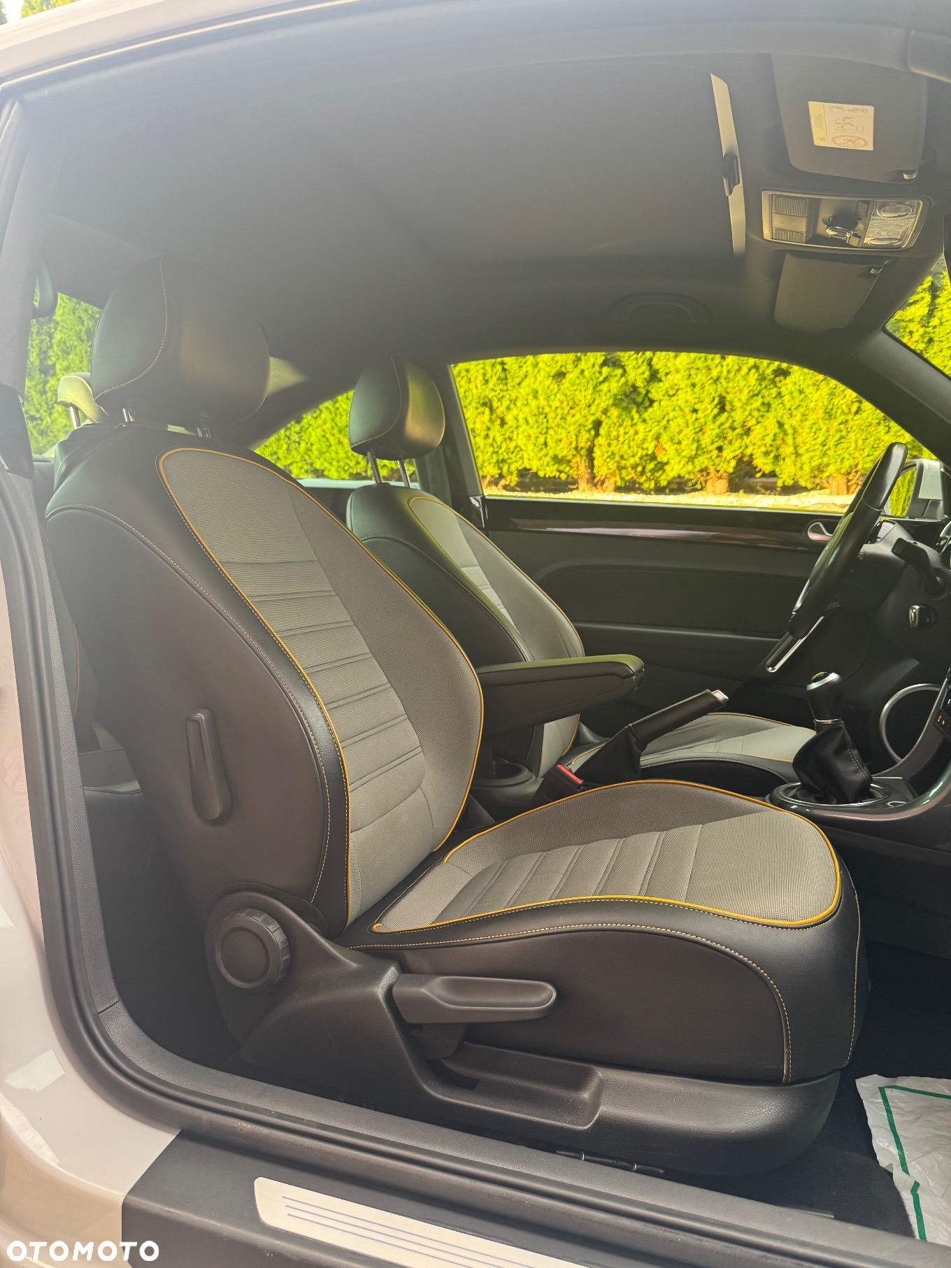Volkswagen Beetle The 2.0 TDI DPF Blue Motion Technologie Dune - 16