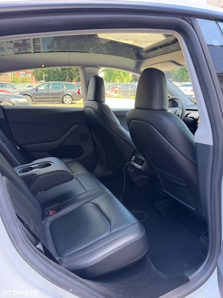 Tesla Model Y Performance AWD - 32