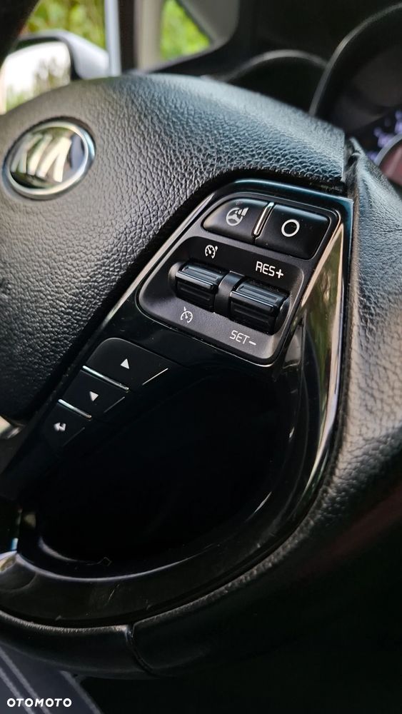 Kia Ceed 1.6 CRDi 136 ISG Dream-Team Edition - 18