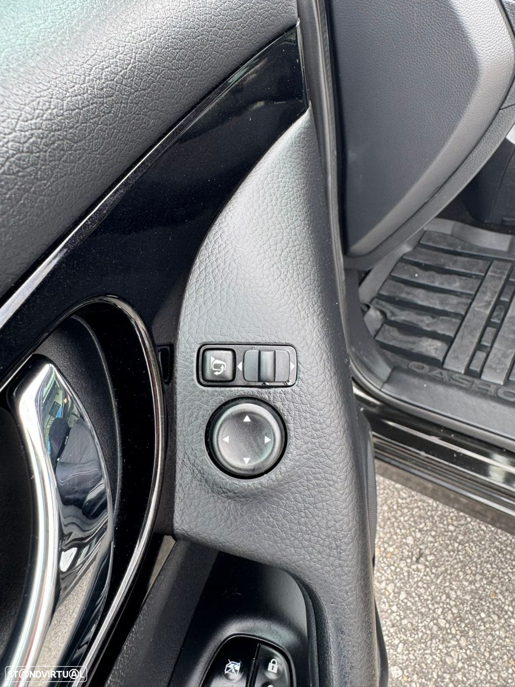 Nissan Qashqai 1.5 dCi N-Connecta 18 - 19