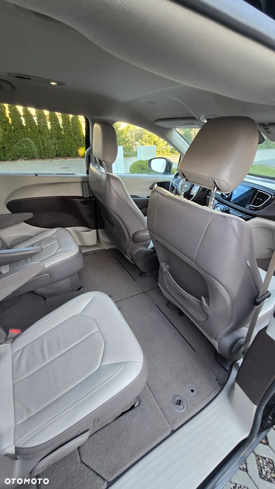 Chrysler Pacifica - 11