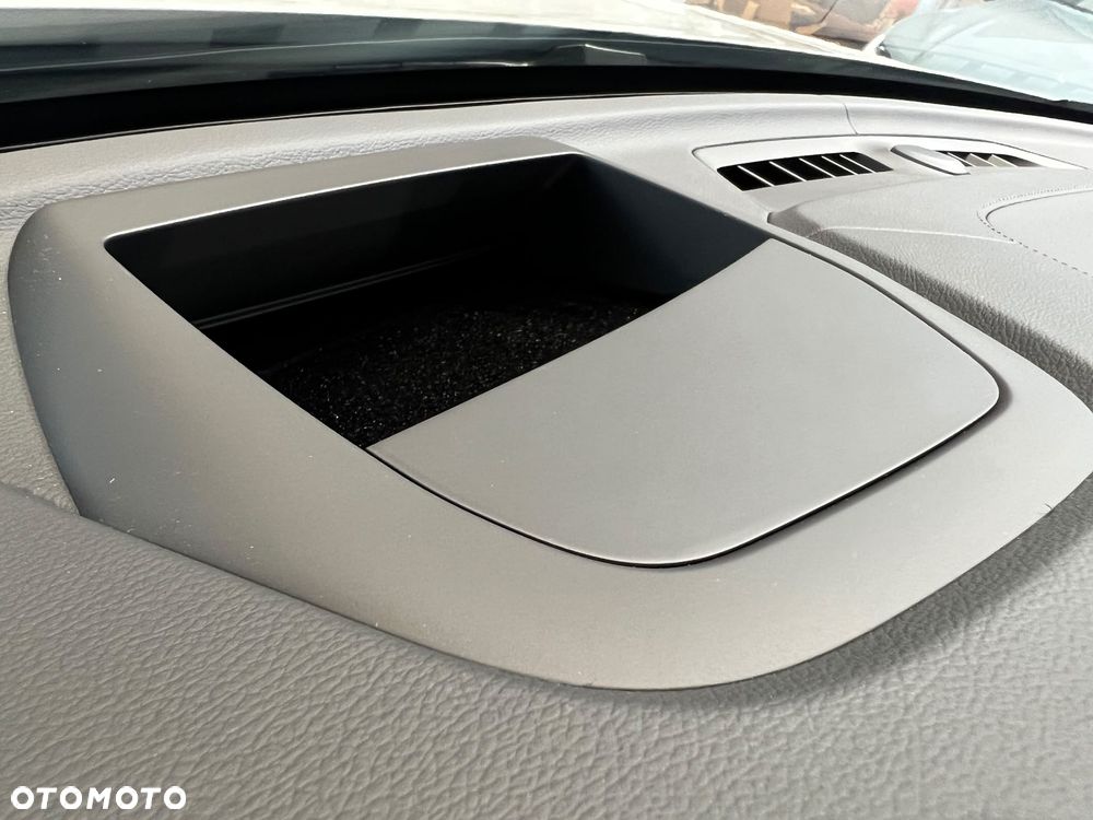 Volvo XC 60 T8 Plug-In Hybrid AWD Plus Black Edition - 29