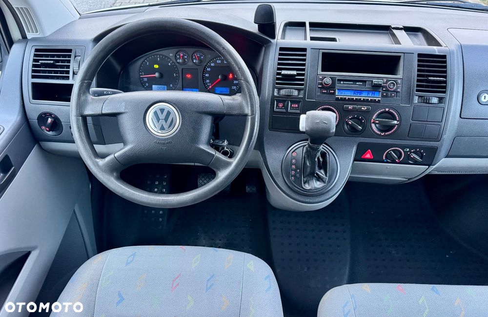 Volkswagen Caravelle - 25