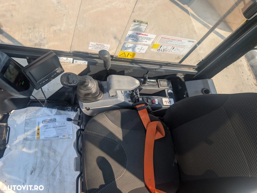 Hitachi 2 tone, Adancime sapare 2,5m, ZX19-6, CUPLA RAPIDA+3 CUPE  NOI, inst picon pe brate, lama nivelare, senile 90% ok EXTENSIBILE, camera spate, latime 1m, posibilitatea leasing 4 ani-PROMOTIE 21.900 EUR+Tva - 35