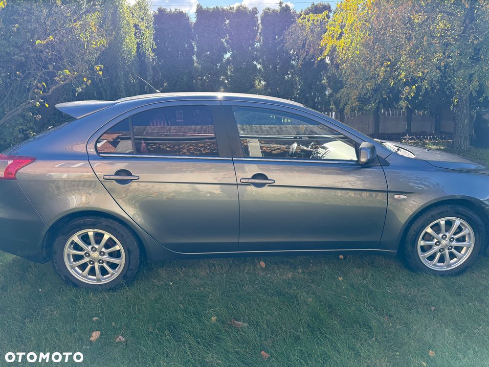 Mitsubishi Lancer - 2