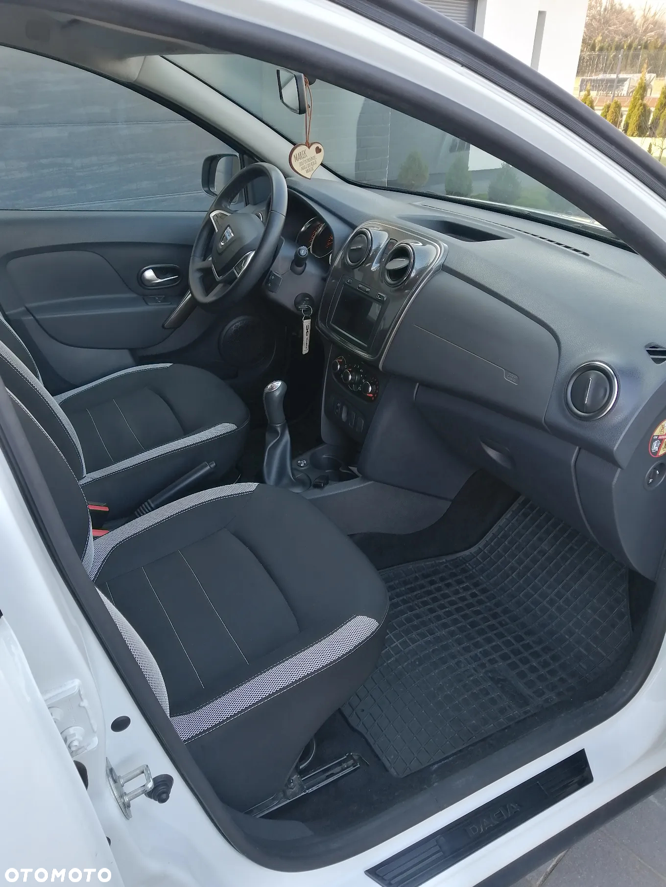 Dacia Sandero 1.0 TCe Laureate S&S - 6