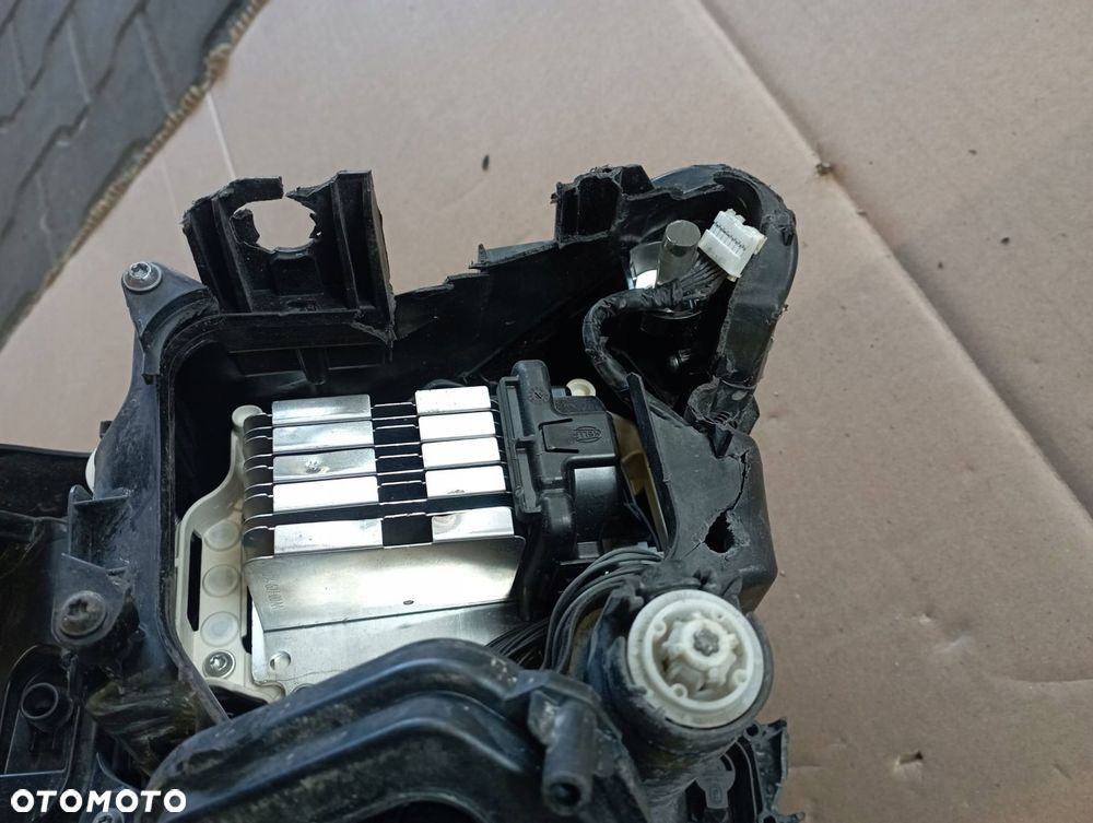 VW TOUAREG III LAMPA PRAWA PRZÓD PRZEDNIA 761941082 - 9