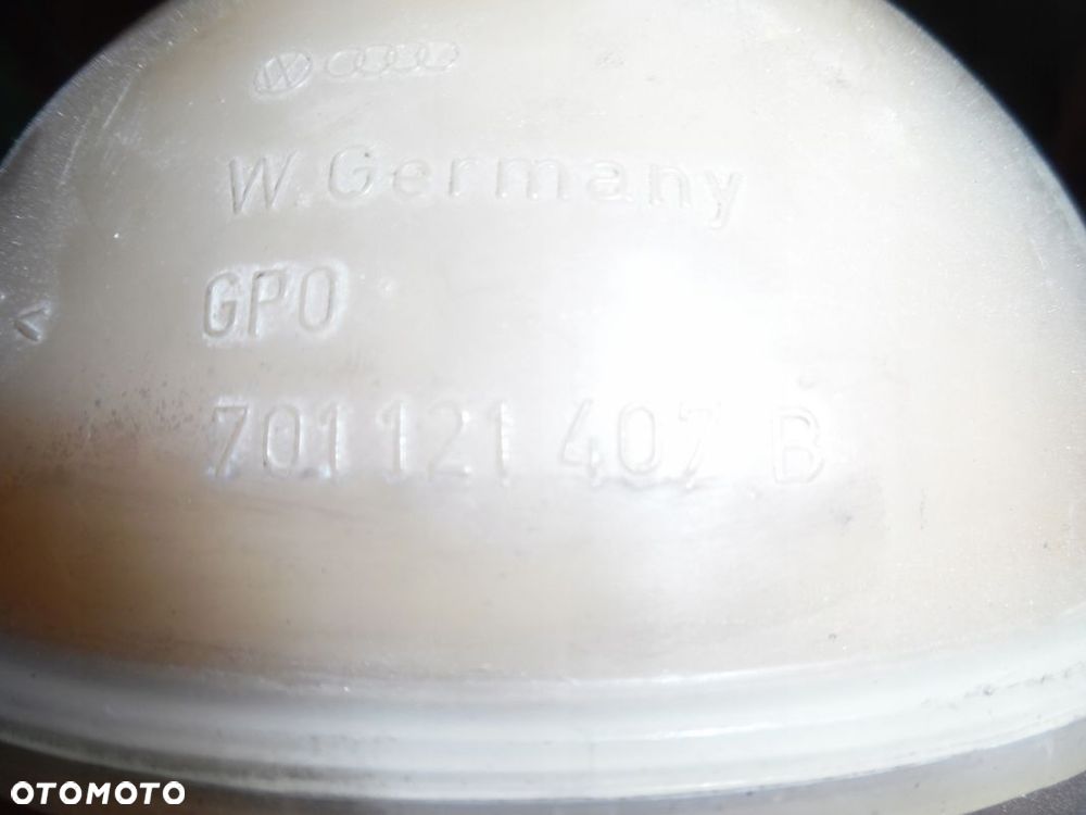 VW T4 CARAVELLE ZBIORNIK WYRÓWNAWCZY CIECZY - 3