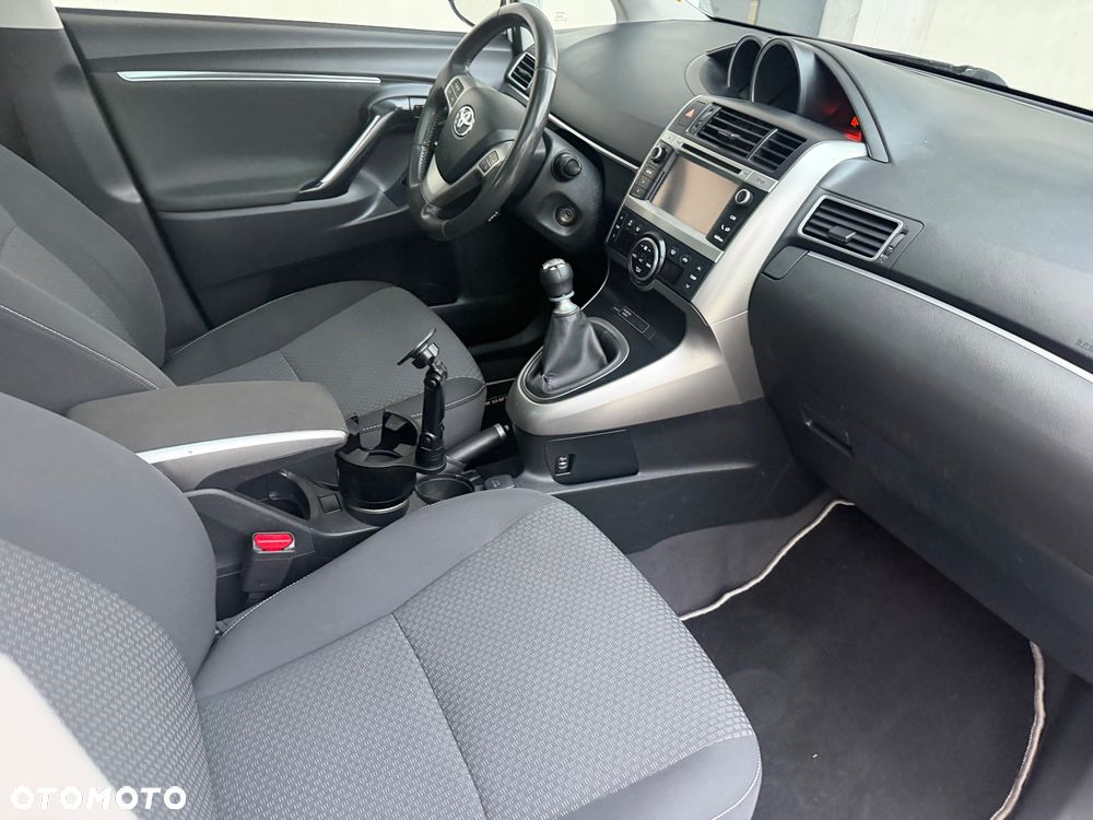 Toyota Verso 2.0 D-4D Active - 26