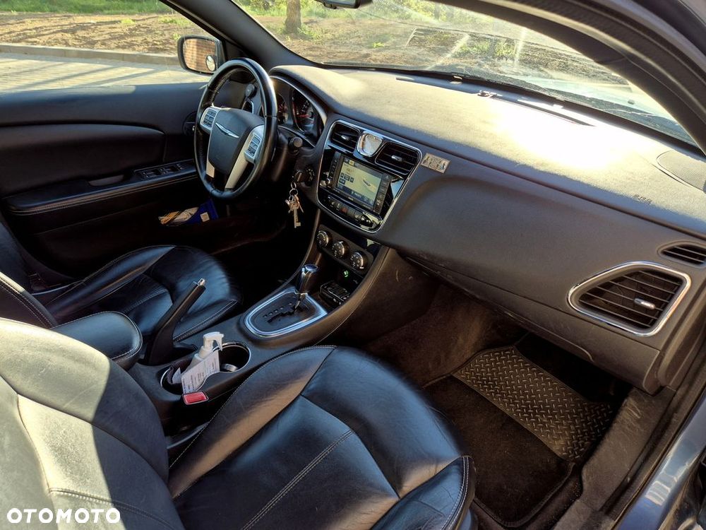 Chrysler 200 - 15