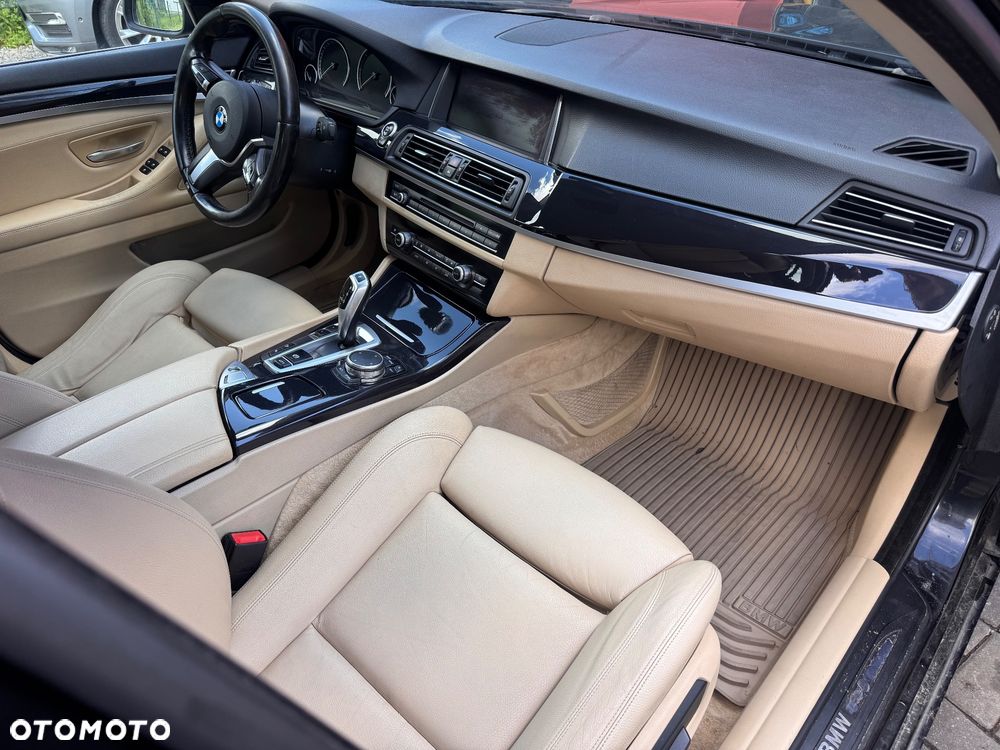 BMW Seria 5 525d xDrive Sport-Aut Luxury Line - 16
