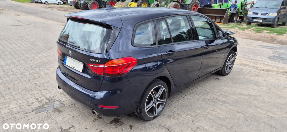 BMW Seria 2 220i Advantage - 9