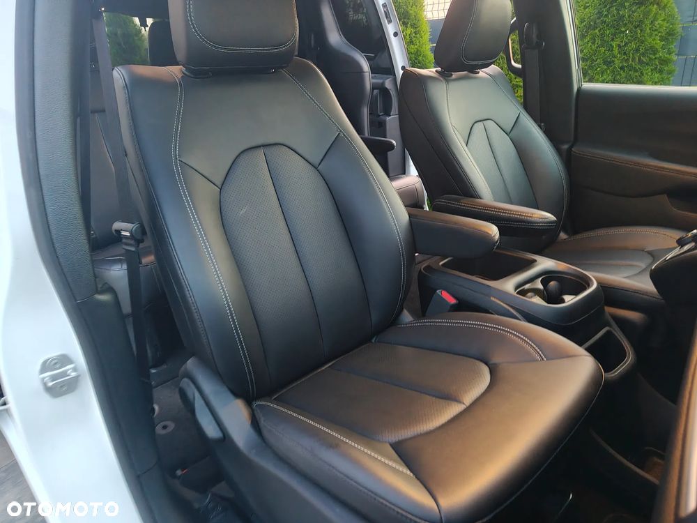 Chrysler Pacifica - 11