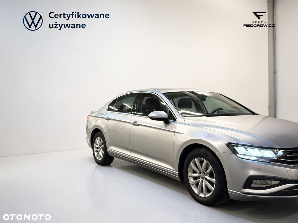 Volkswagen Passat - 4