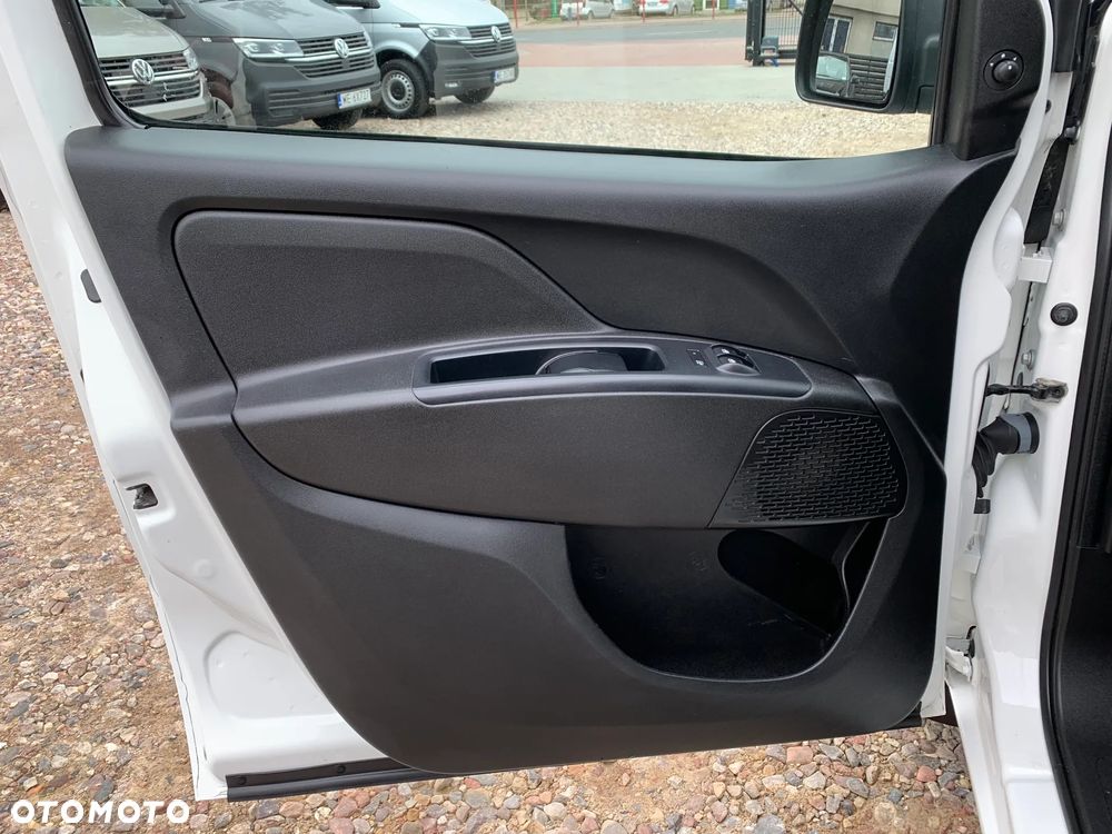 Fiat DOBLO PROFESSIONAL L2H1 Long MAXI VAN WZMOCNIONY Ładowność 961kg, Homologacja cięż. VAT-1, HAK wpinany 1300kg, Alarm, Czujniki parkowania, Halogeny, Podgrzewane fotele, Koła 16' MOCNY SILNIK 1.6 MultiJet, 105KM Emisja spalin Euro-6, Skrzynia biegów 6cio stopniowa! Zabudowa paki, F-VAT23% - 15