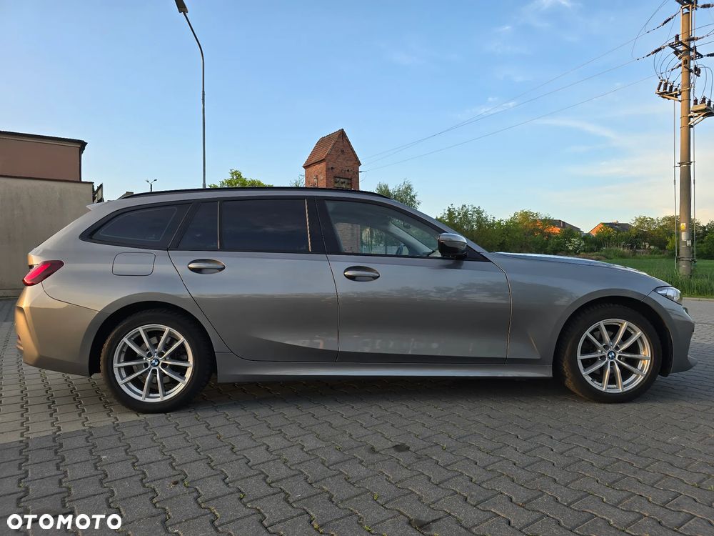 BMW Seria 3 318d mHEV - 9