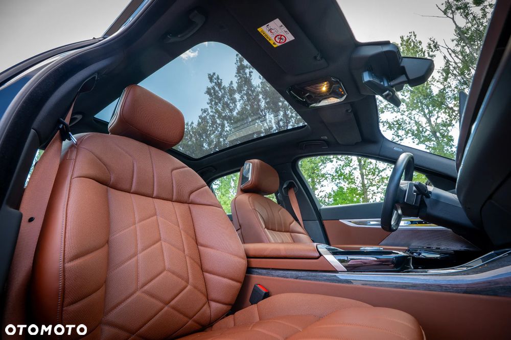 BMW Seria 7 750e xDrive - 24