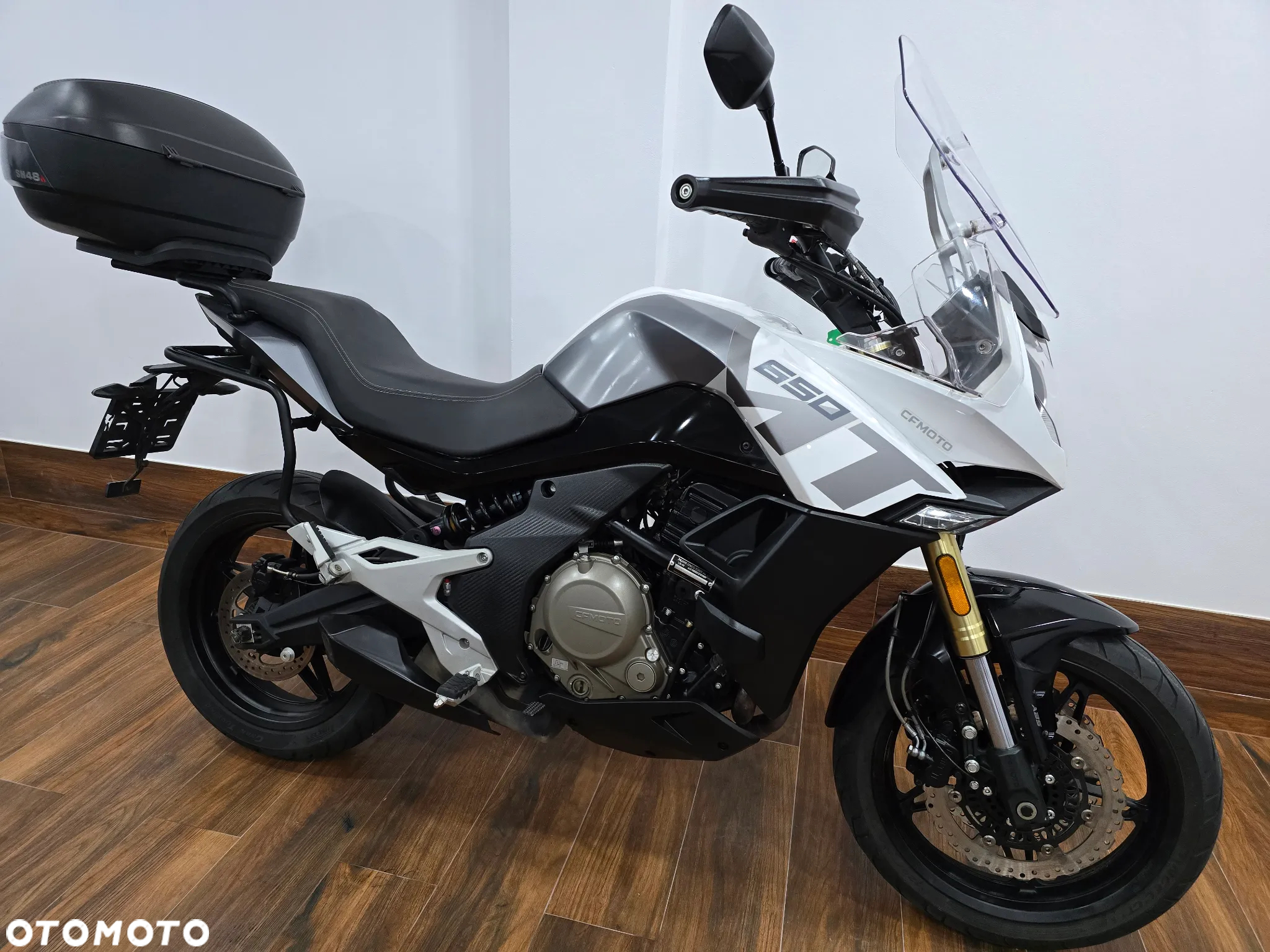 CFMoto MT - 12