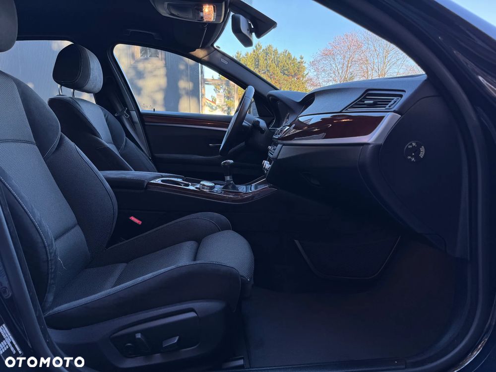 BMW Seria 5 528i - 36