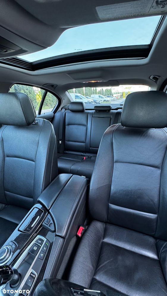 BMW Seria 5 528i xDrive Luxury Line - 9